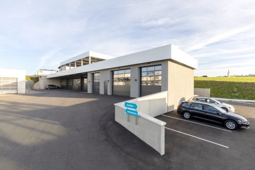 Um- und Zubau Autohaus Kneidinger Center GmbH - Mastaplan GmbH