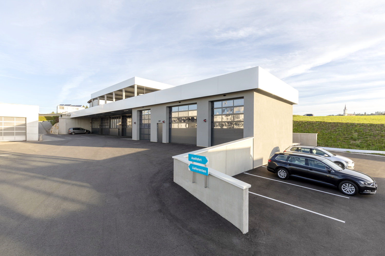 Um- und Zubau Autohaus Kneidinger Center GmbH - Mastaplan GmbH Um- und Zubau Autohaus Kneidinger Center GmbH - Mastaplan GmbH