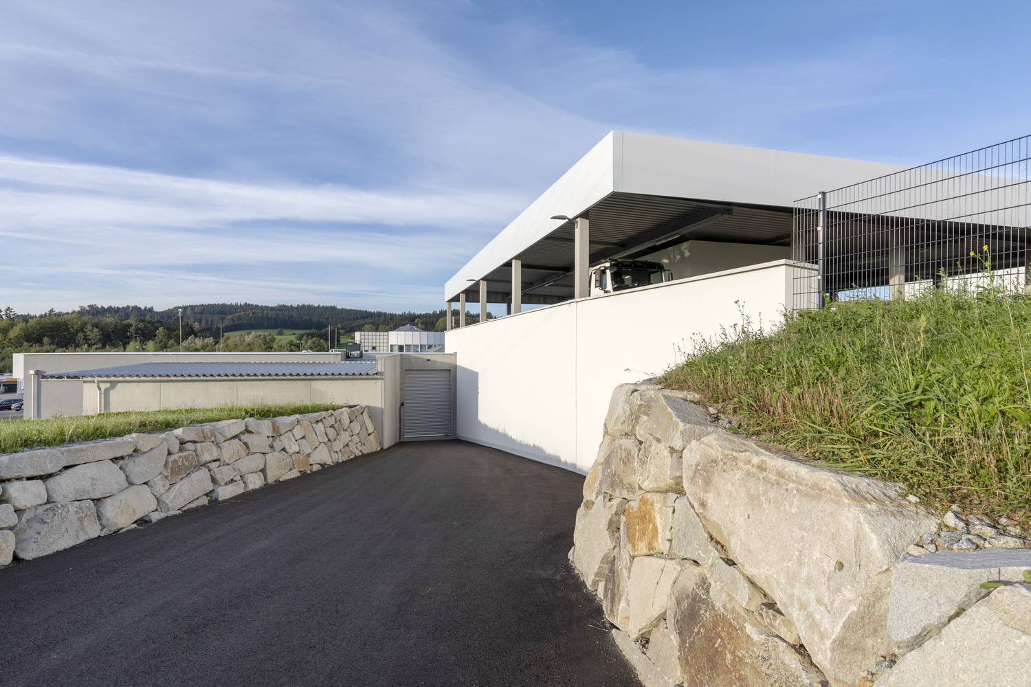 Um- und Zubau Autohaus Kneidinger Center GmbH - Mastaplan GmbH Um- und Zubau Autohaus Kneidinger Center GmbH - Mastaplan GmbH