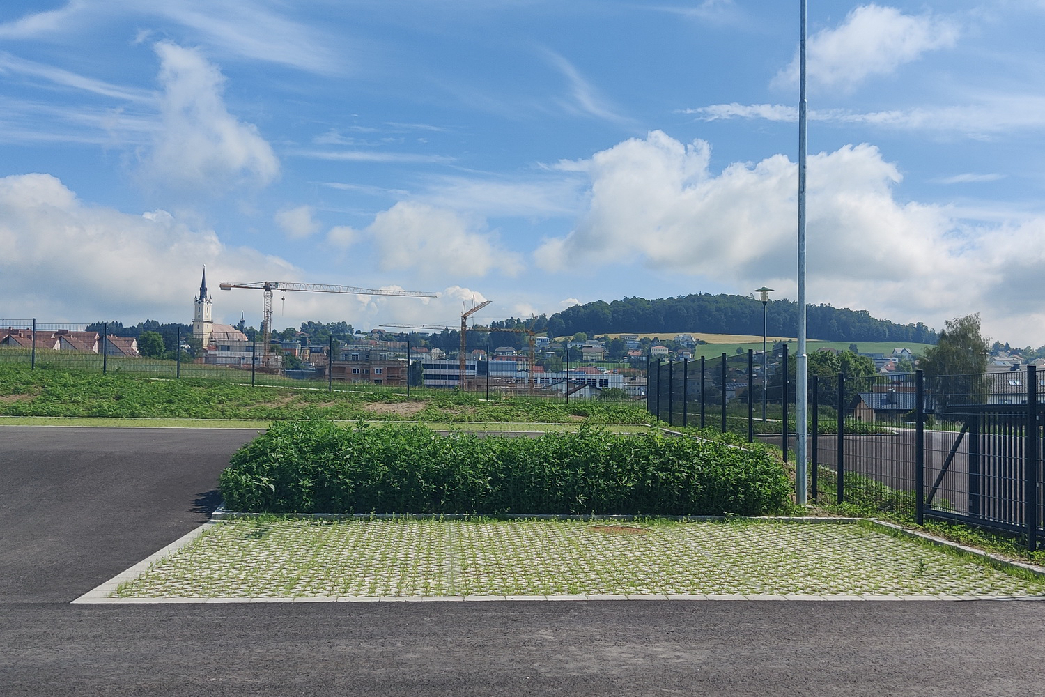 Parkplatz mit Aussicht Kneidinger Center GmbH - Mastaplan GmbH Parkplatz mit Aussicht Kneidinger Center GmbH - Mastaplan GmbH